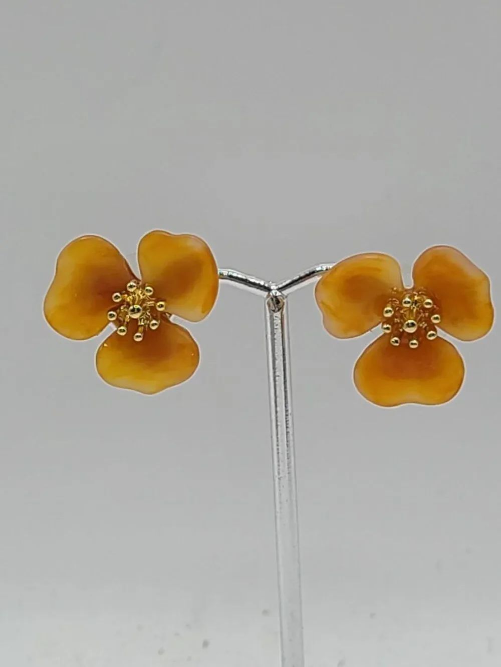 J Crew Peach Resin Flower Stud Earrings NWOT